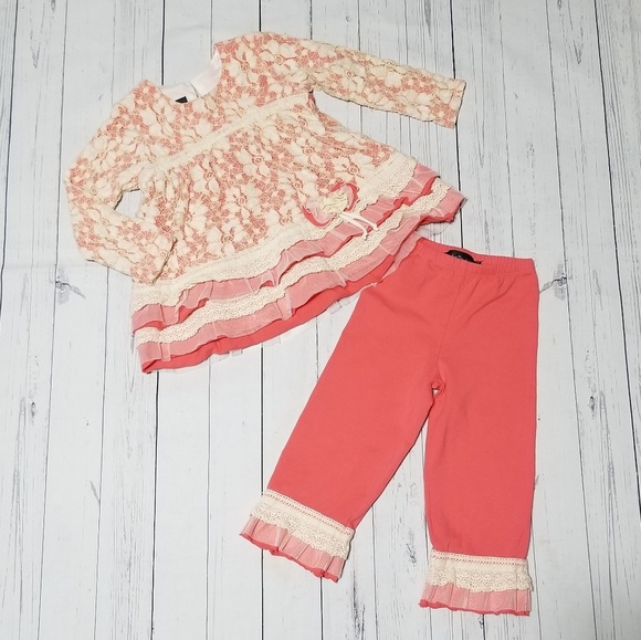 Isobella & Chloe Other - ISOBELLA & CHLOE Girl's Lace Ruffled Outfit